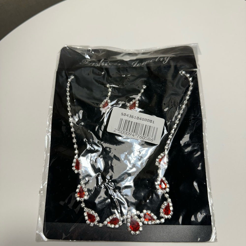 Fashion Jewelry Red and Silver Crystal Necklace